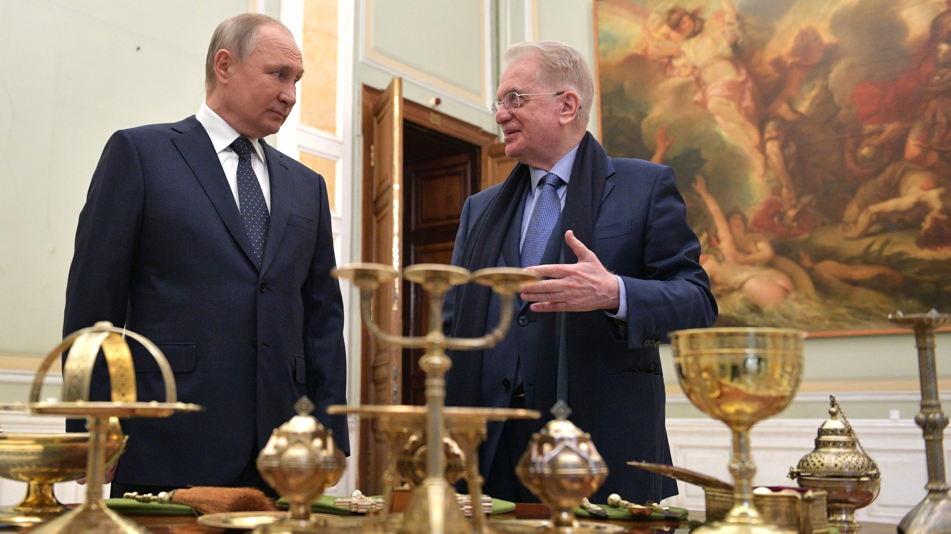 Путин поздравил руководителя Эрмитажа Михаила Пиотровского с днем рождения
