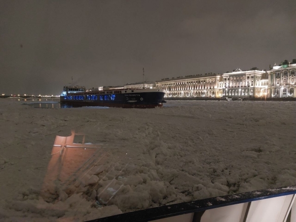 В Петербурге освободили из ледового плена сухогруз «Пола Калисто»