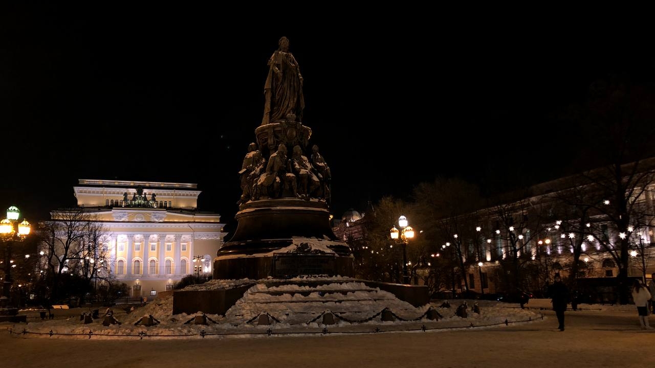 Больше половины петербуржцев не хотят покидать город из-за любви к нему