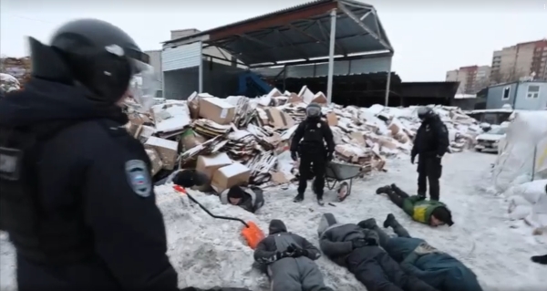 Полиция Петербурга проверила предприятия на нелегалов