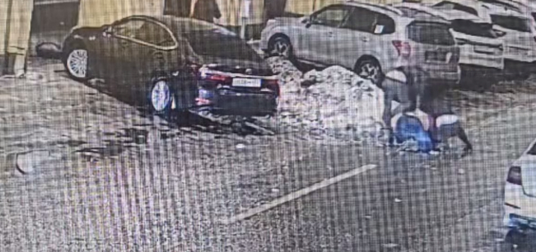 Петербуржцы на Lexus избили ветерана СВО из-за замечания про парковку на тротуаре