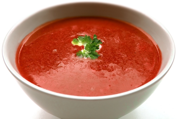 Россиянам рассказали, какой суп способен укрепить волосы и подтянуть кожу