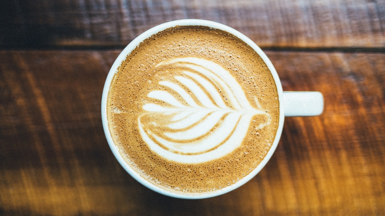 Нейробиолог рассказал, почему кофе лучше пить без молока