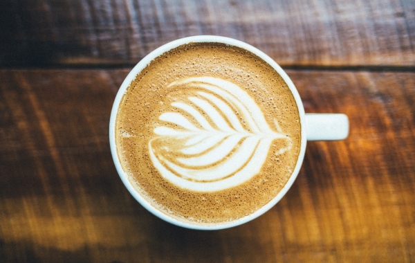 Нейробиолог рассказал, почему кофе лучше пить без молока