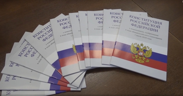 В Петербурге 5 граждан получили гражданство РФ и получили повестки
