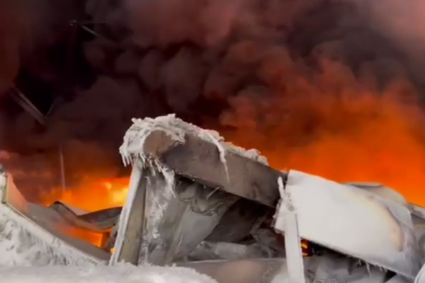 Масштабное возгорание на складе Wildberries в Шушарах удалось локализовать