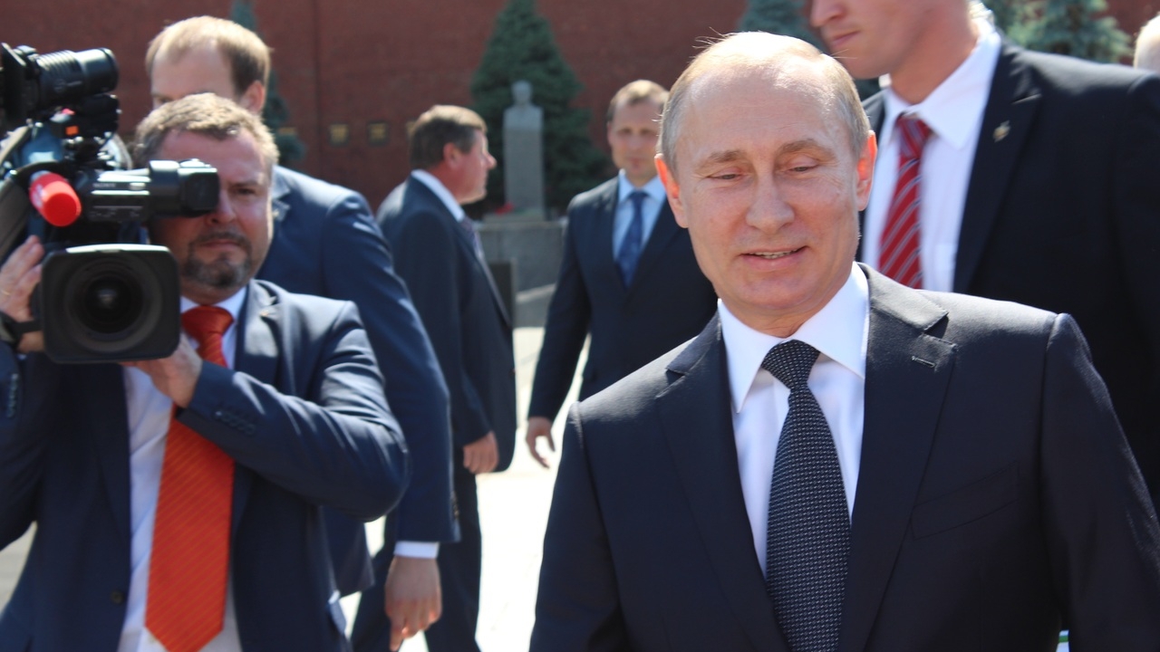 «Хочется показать известный жест»: Путин обратился к врагам России