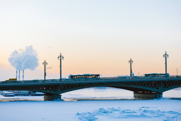 Общественный транспорт Петербурга изменит расписание в праздничные дни февраля