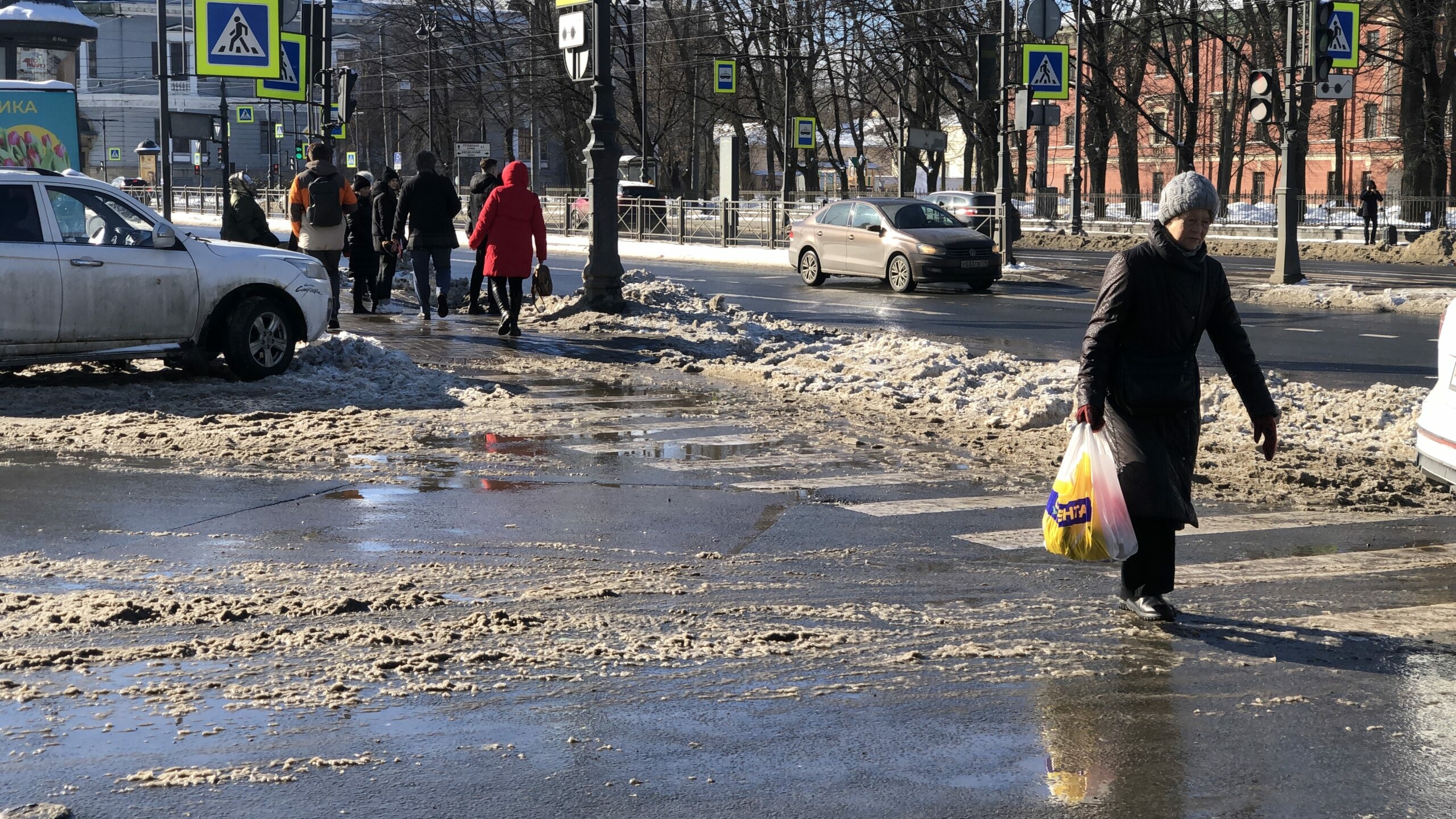 Петербург готов к зимнему сезону: 18 «снежных» пунктов готовы к приему снега