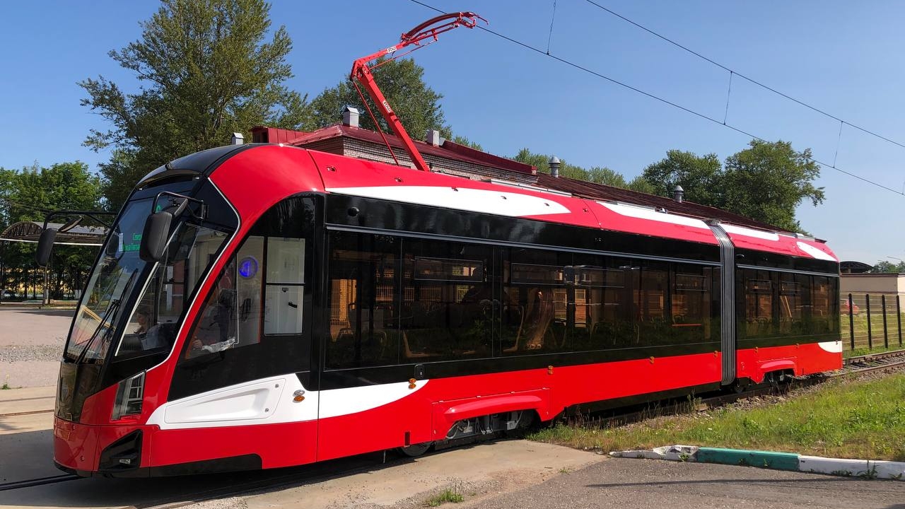 В Петербурге временно изменят движение трамваев на Бухарестской улице из-за ремонта путей