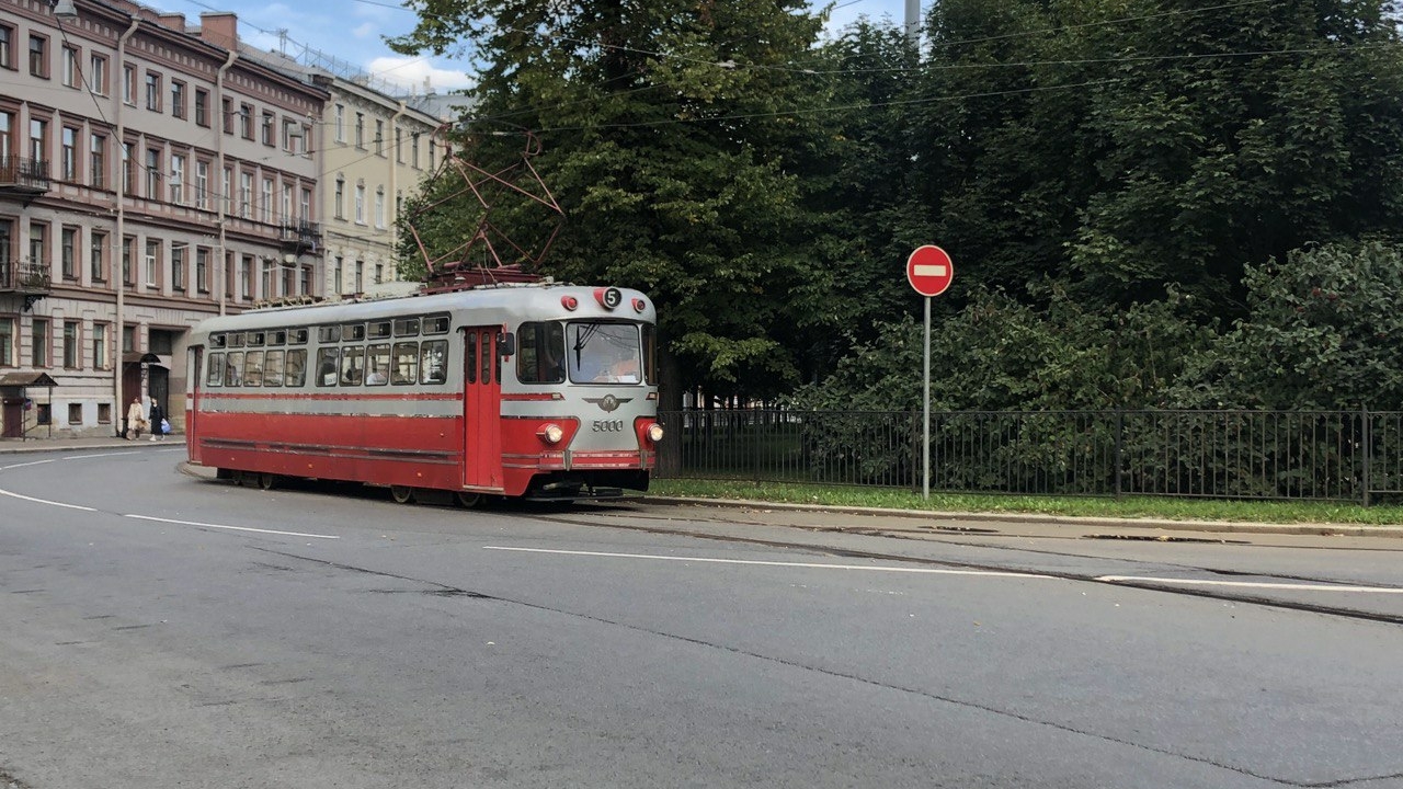 Петербургских сотрудников транспортного комплекса наградили за восстановление трамвайного движения в Мариуполе