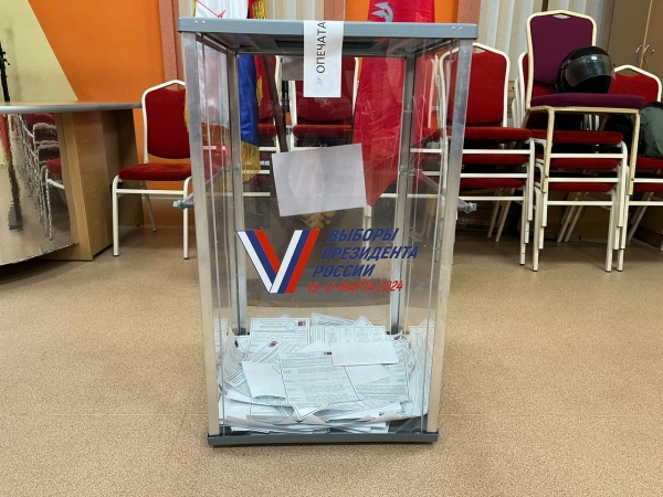 На выборах в Кронштадте сотрудник ЖКХ проголосовал во время смены