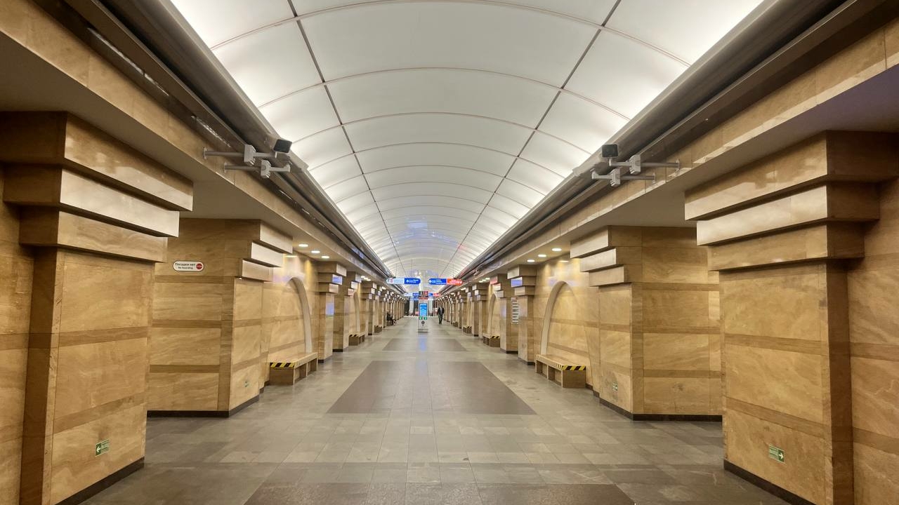 Стало известно, какие станции метро Петербурга не закроют на вход и выход во время ремонтных работ