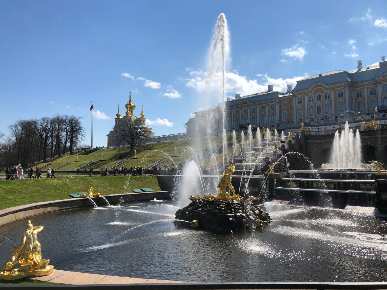 Петербургский «Водоканал» поделился расписанием работы фонтанов в сезон  белых ночей