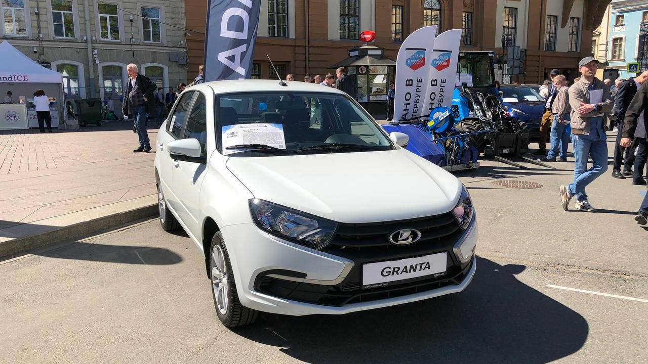 Lada стала лидером продаж на петербургском авторынке