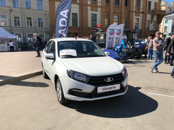Lada стала лидером продаж на петербургском авторынке