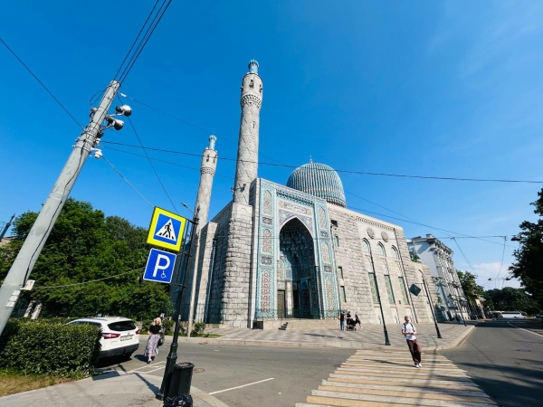 В Петербурге 300 тыс. мусульман поучаствовали в праздничной молитве