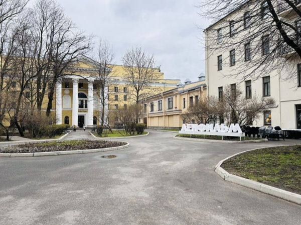 На ПМЭФ-2026 обсудят перспективы кино на примере «Ленфильма»