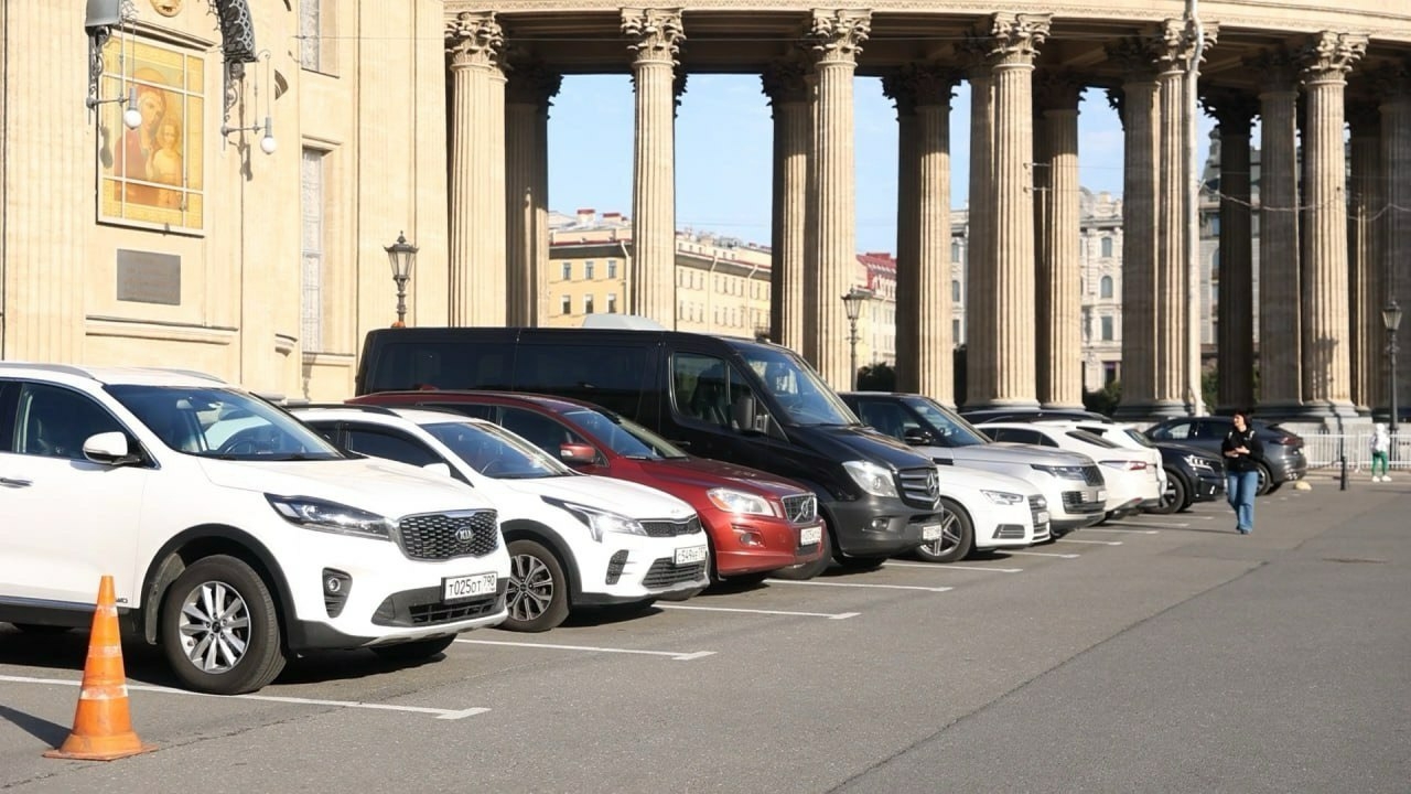 Сохраняя экологию: на стоянках Петербурга появятся новые зарядные станции для электромобилей