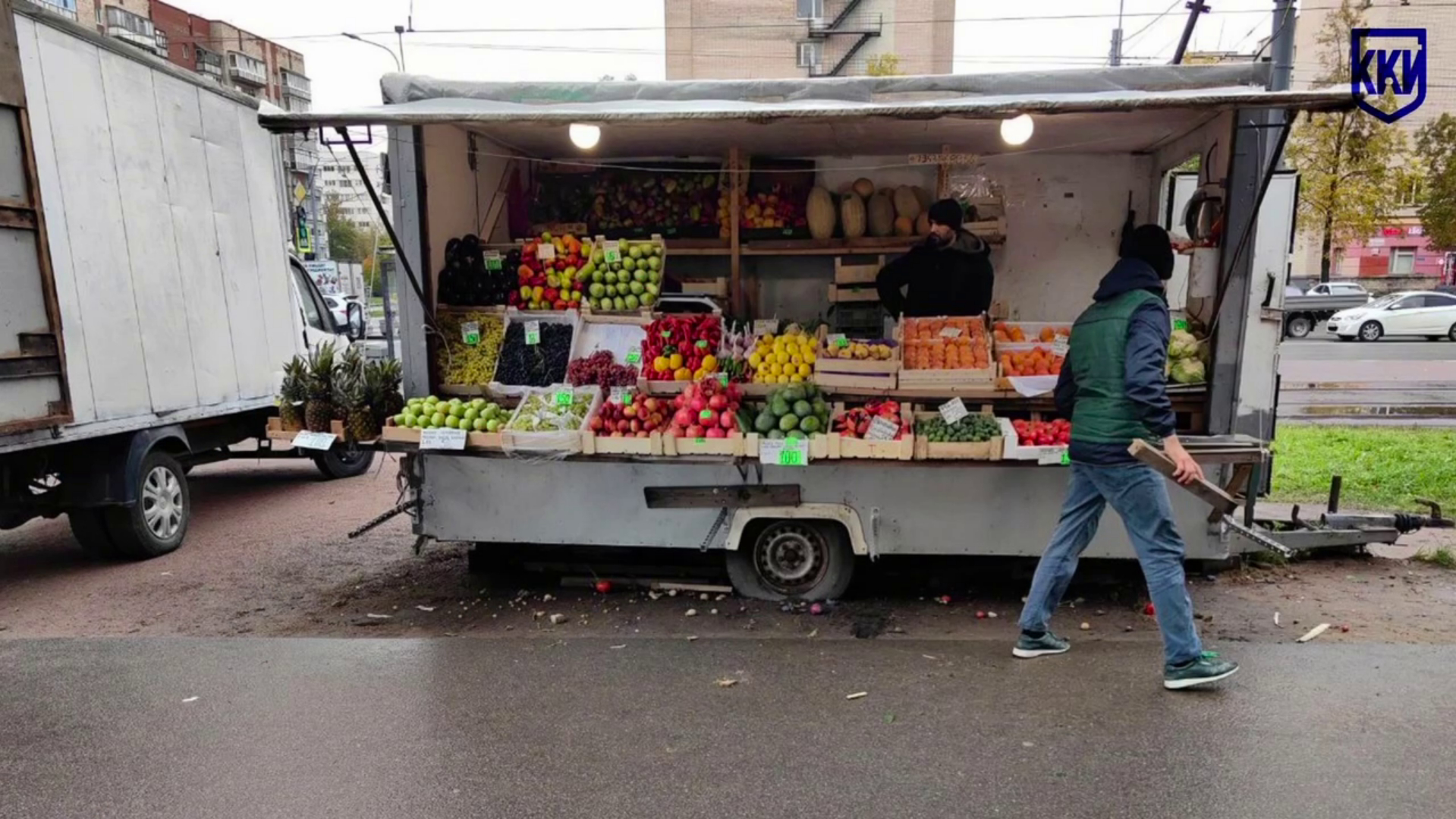 В районах Петербурга прошли рейды по освобождению земли от точек незаконной торговли