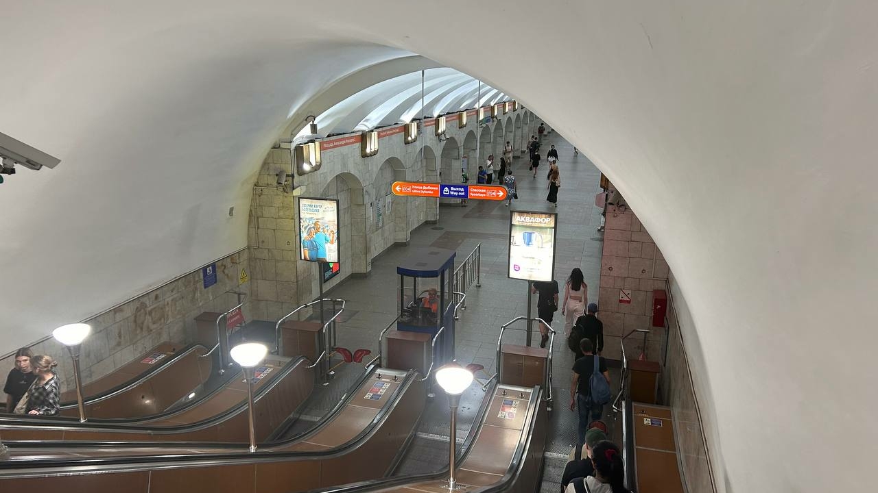Петербургское метро опубликовало данные о работе эскалаторов за 2025 год