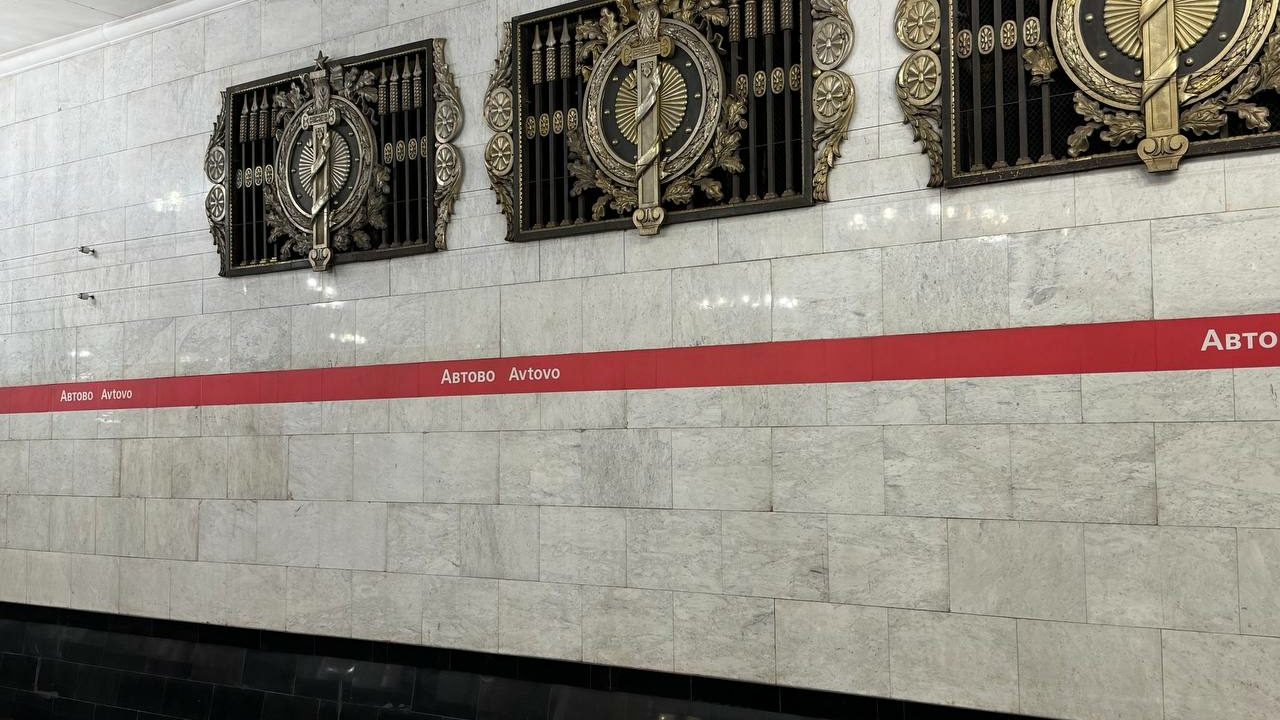 Метро Петербурга продолжает движение в штатном режиме