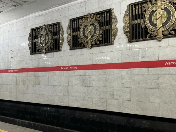 Метро Петербурга продолжает движение в штатном режиме