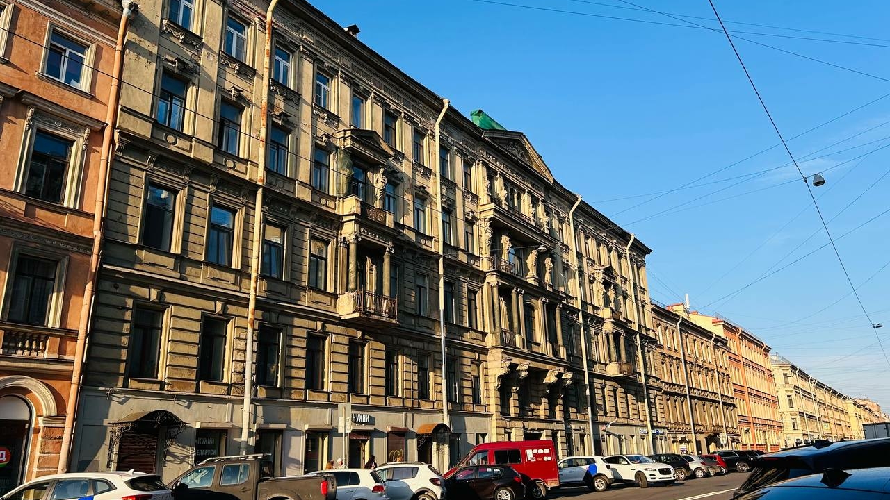 Депутаты хотят легализовать аренду домов в Петербурге для туристов