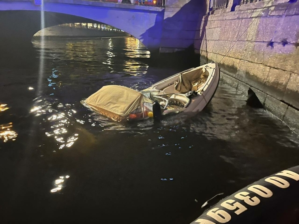 Катер с пассажирами врезался в Кашин мост и затонул: СК начал проверку