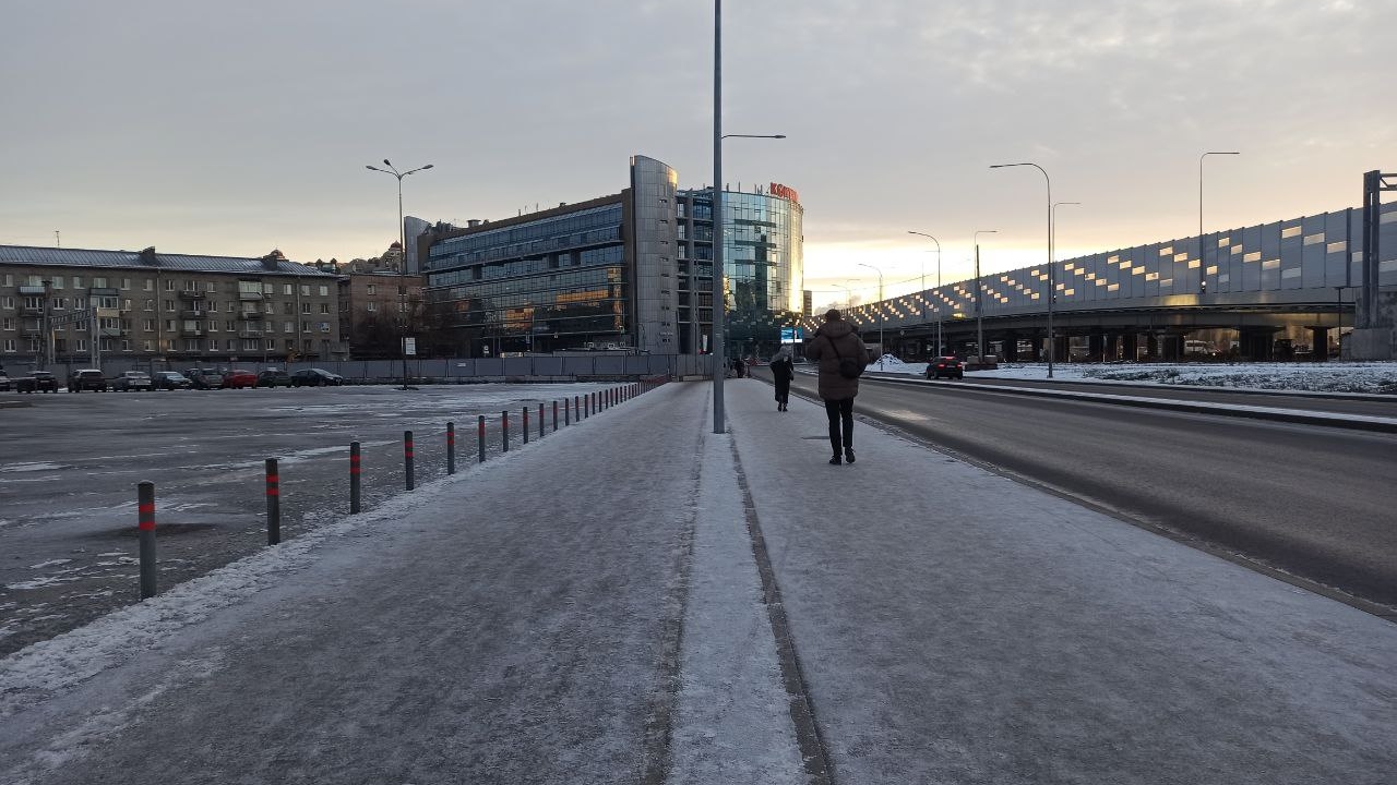 В Петербурге предупреждают о сильном снеге и обледенении