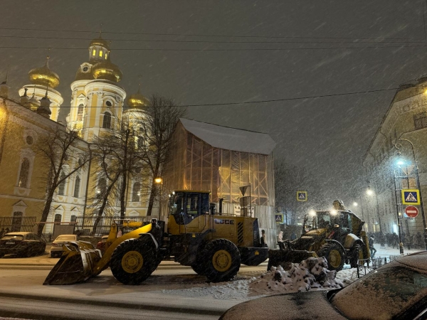 Петербург встретит Новый год чистым: коммунальщики работают в усиленном режиме