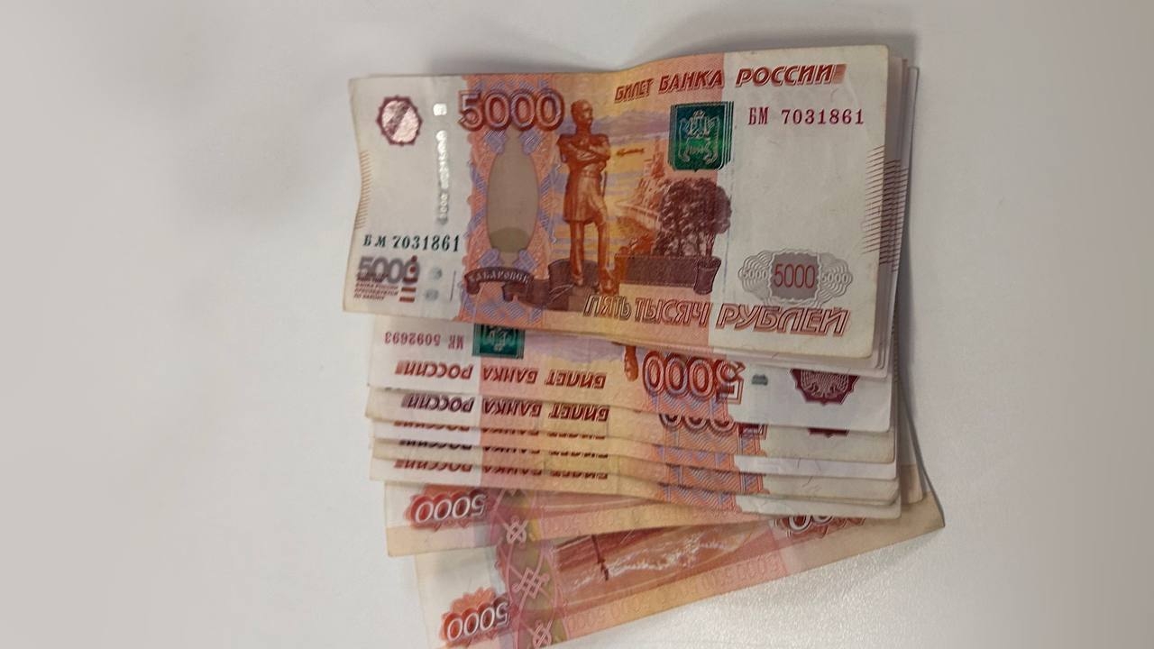 Средняя зарплата петербуржцев превысила 115 тысяч рублей
