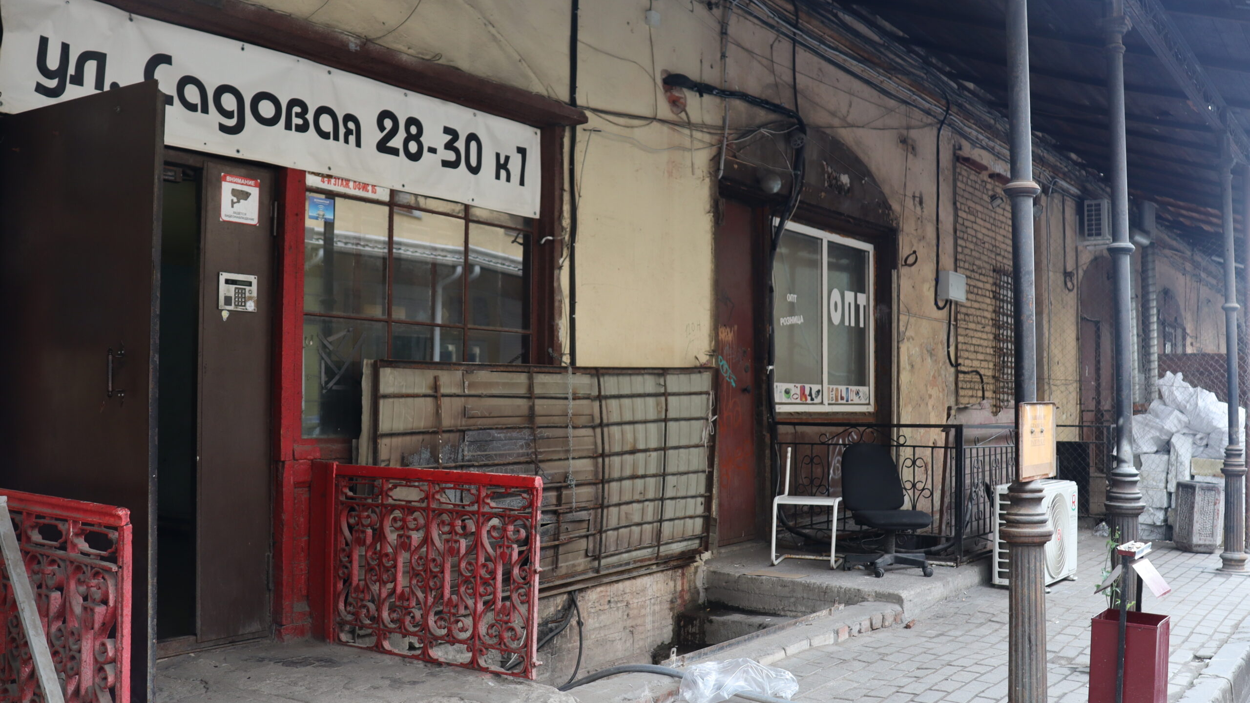 КГИОП требует восстановить фасады Апраксина двора через суд