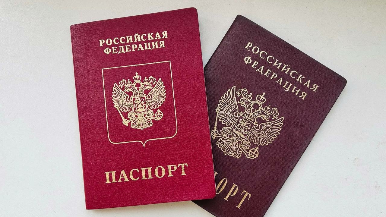Порядка 250 тысяч петербуржцев не могут покинуть страну из-за долгов