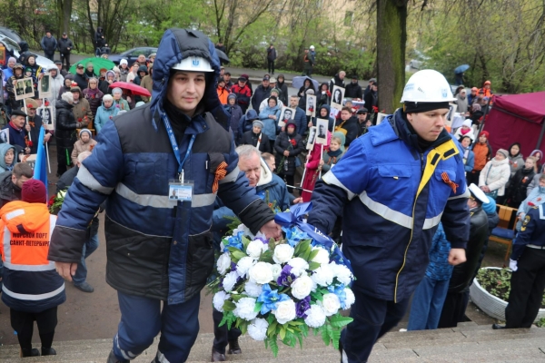 Морской порт Санкт-Петербург почтил память героев в преддверии 80-летия Победы