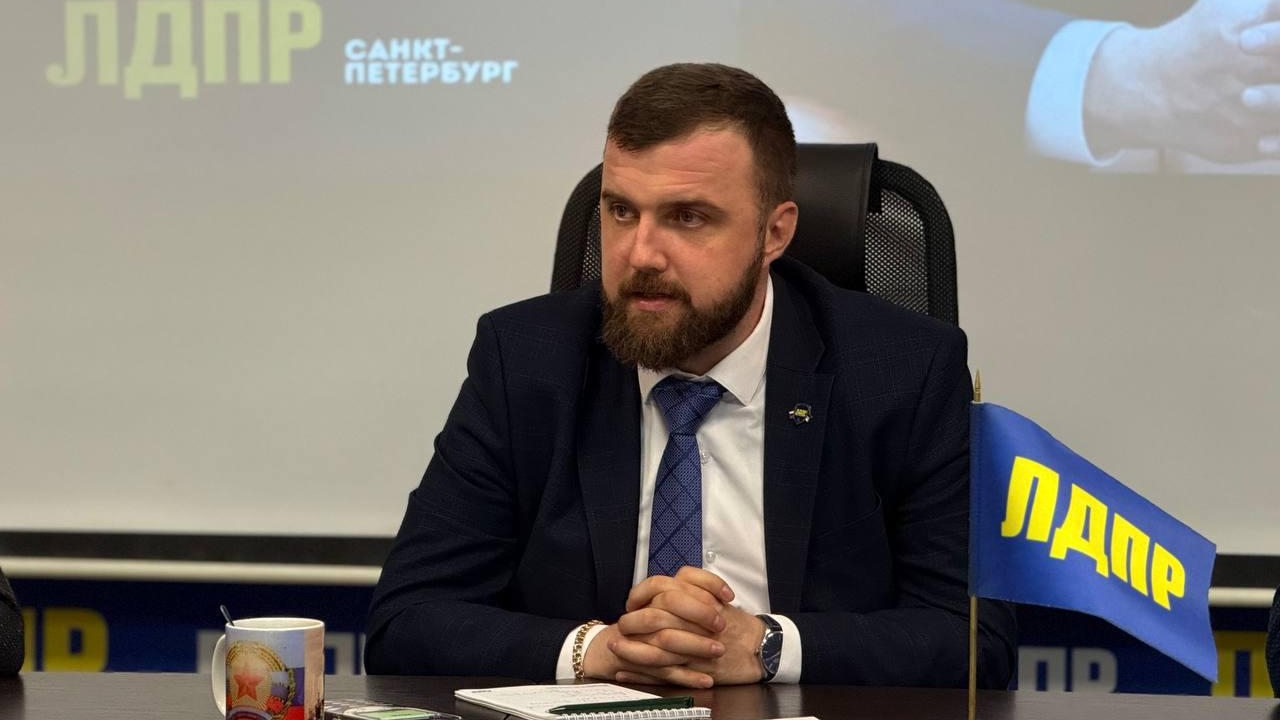 Депутат от ЛДПР Евгений Ененков предложил создать полицию нравов из-за ситуации с эскортницами в преддверии ПМЭФ