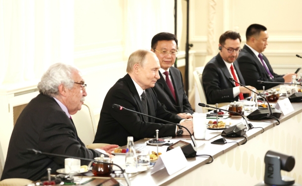 Путин поговорил с иностранными СМИ о правопорядке и санкциях на полях ПМЭФ