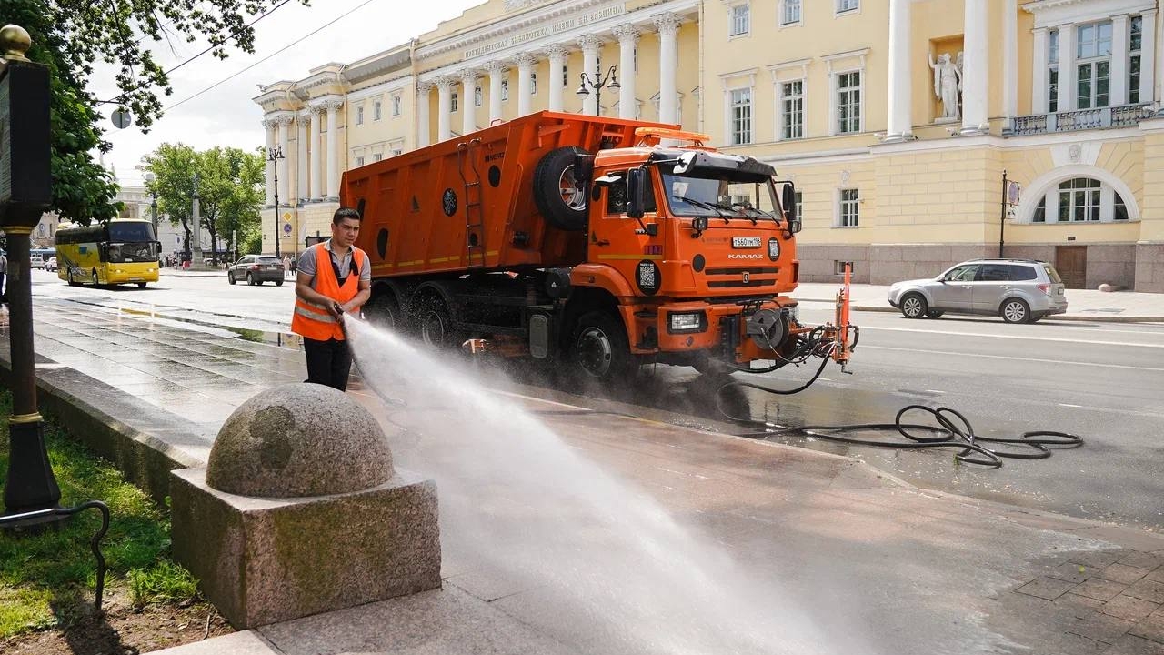 Власти Петербурга усилили контроль за чистотой перед ПМЭФ-2025