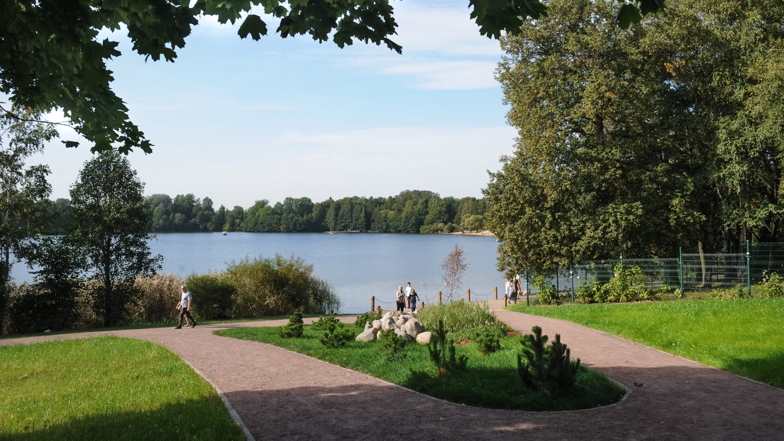 В Петербурге начались работы по улучшению экологии Суздальских озер