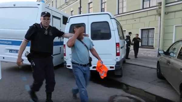 Полиция нашла 35 нарушителей миграционного режима в центре Петербурга