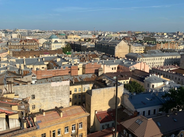 Жара накроет Петербург в середине недели и задержится на три дня