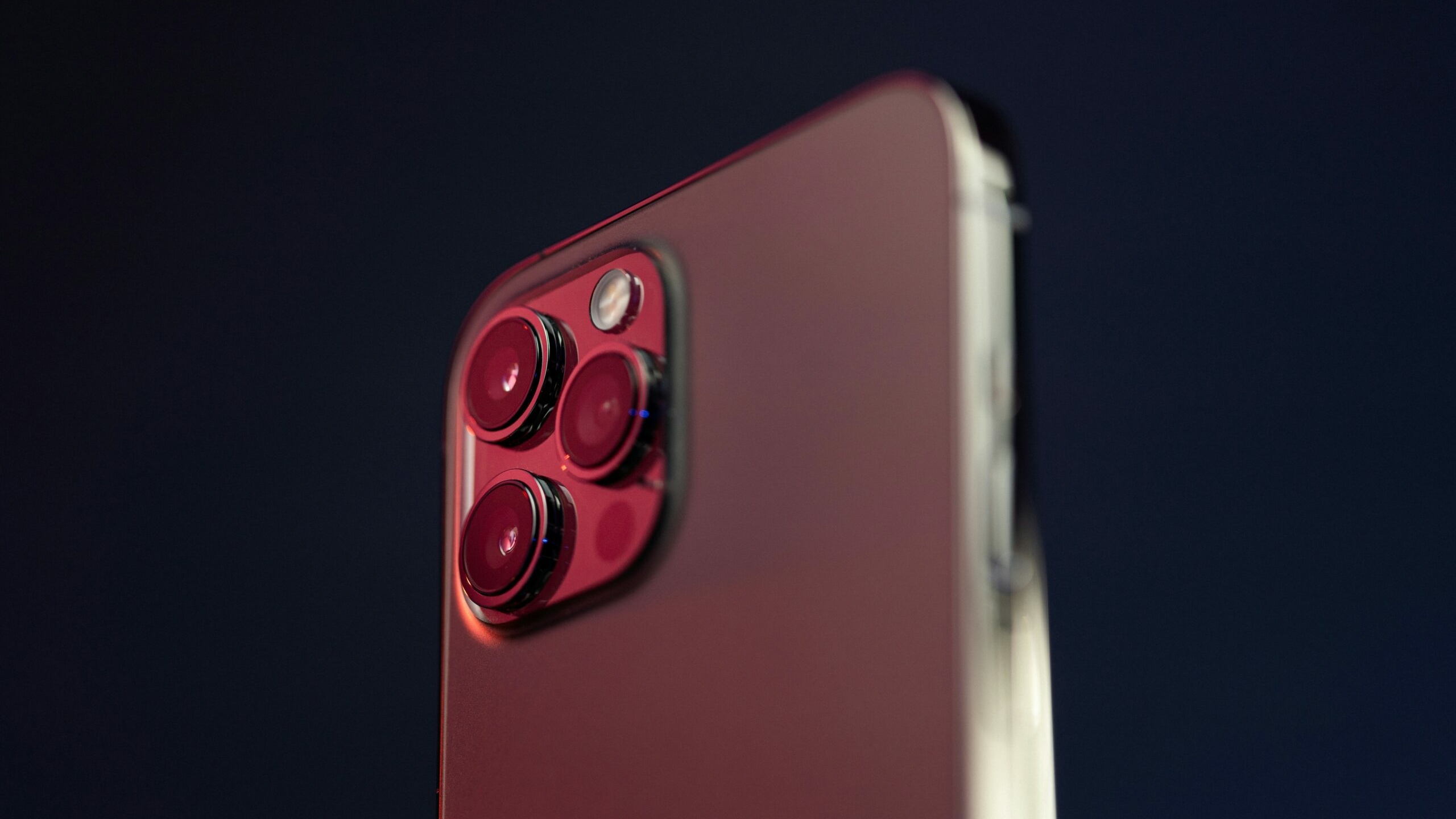 Суд Петербурга рассмотрит иск о продаже iPhone 16 за 9 рублей