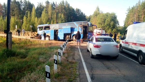 Число пострадавших в ДТП с поездом в Ленобласти выросло до 16