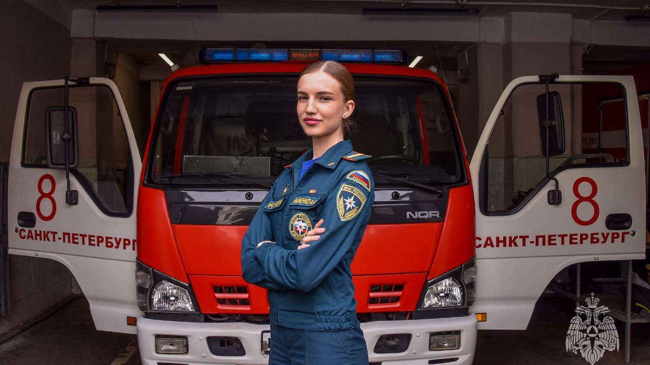 «На третьем цикле СЛР он задышал»: сотрудница МЧС Петербурга спасла утопающего
