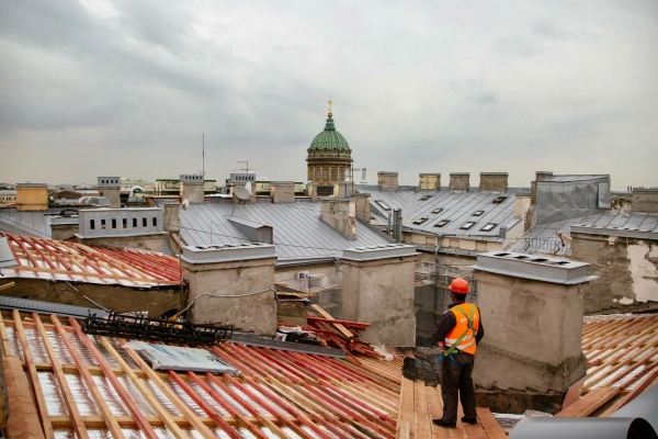 В Петербурге приведут в порядок 460 кровель до конца сезона