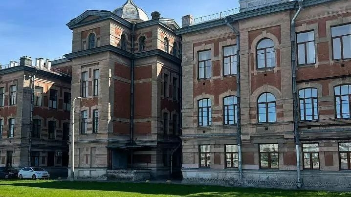 Здание клиники кожных болезней в Петроградском районе готовят к реставрации