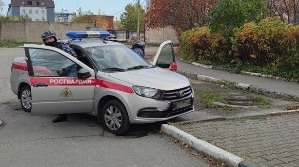 Бывшие зэки избили таксиста, не желавшего бесплатно катать их по Петербургу