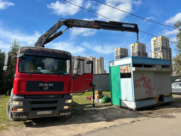 В Петербурге ликвидировали два незаконных фруктовых ларька