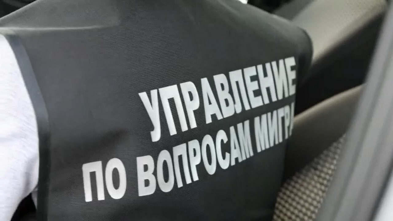 В Петербурге рейд на дорогах завершился задержанием мигрантов