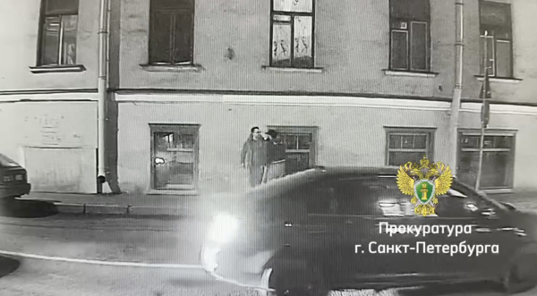У нетрезвых петербуржцев крали телефоны через объятия
